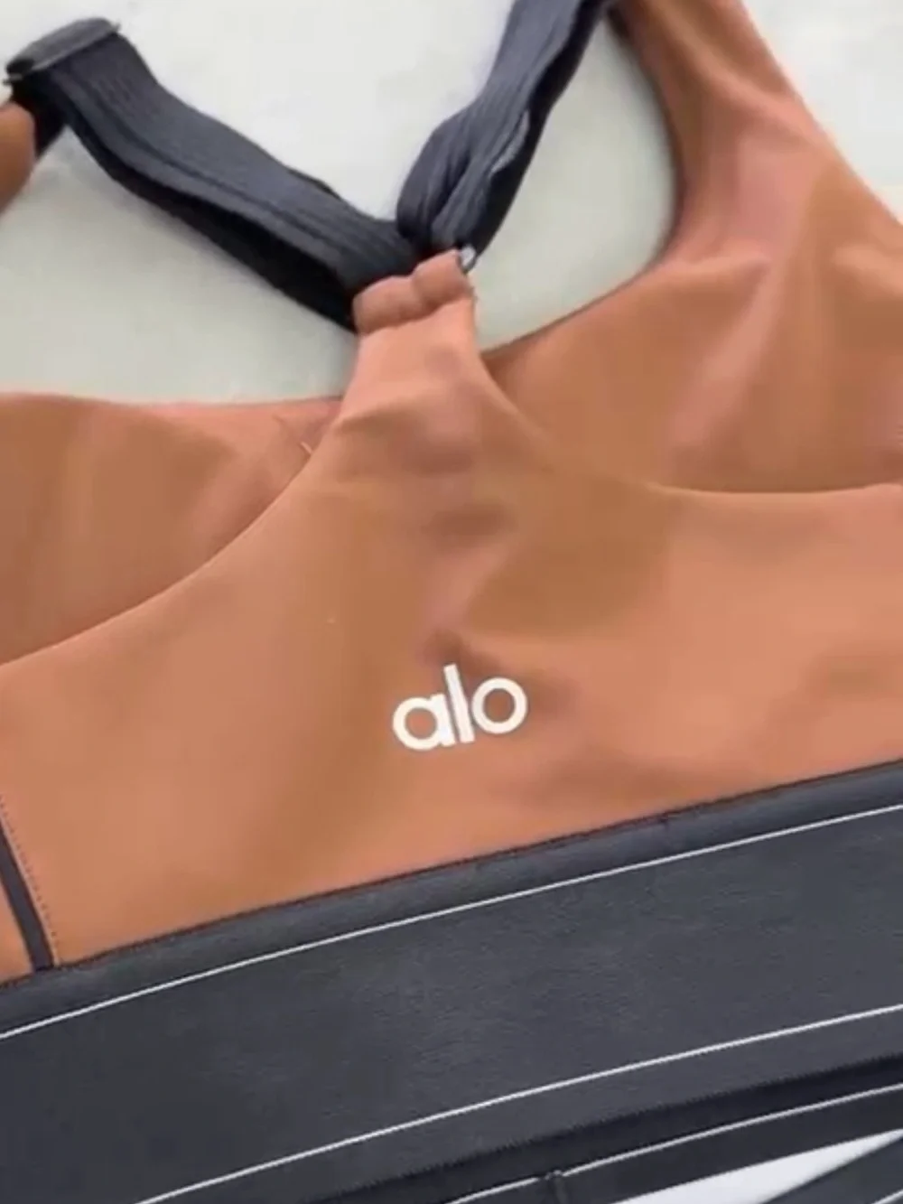 ALO Yoga Brown High-Waist Legging and Racerback Sports Bra Set - Picture 3 of 6